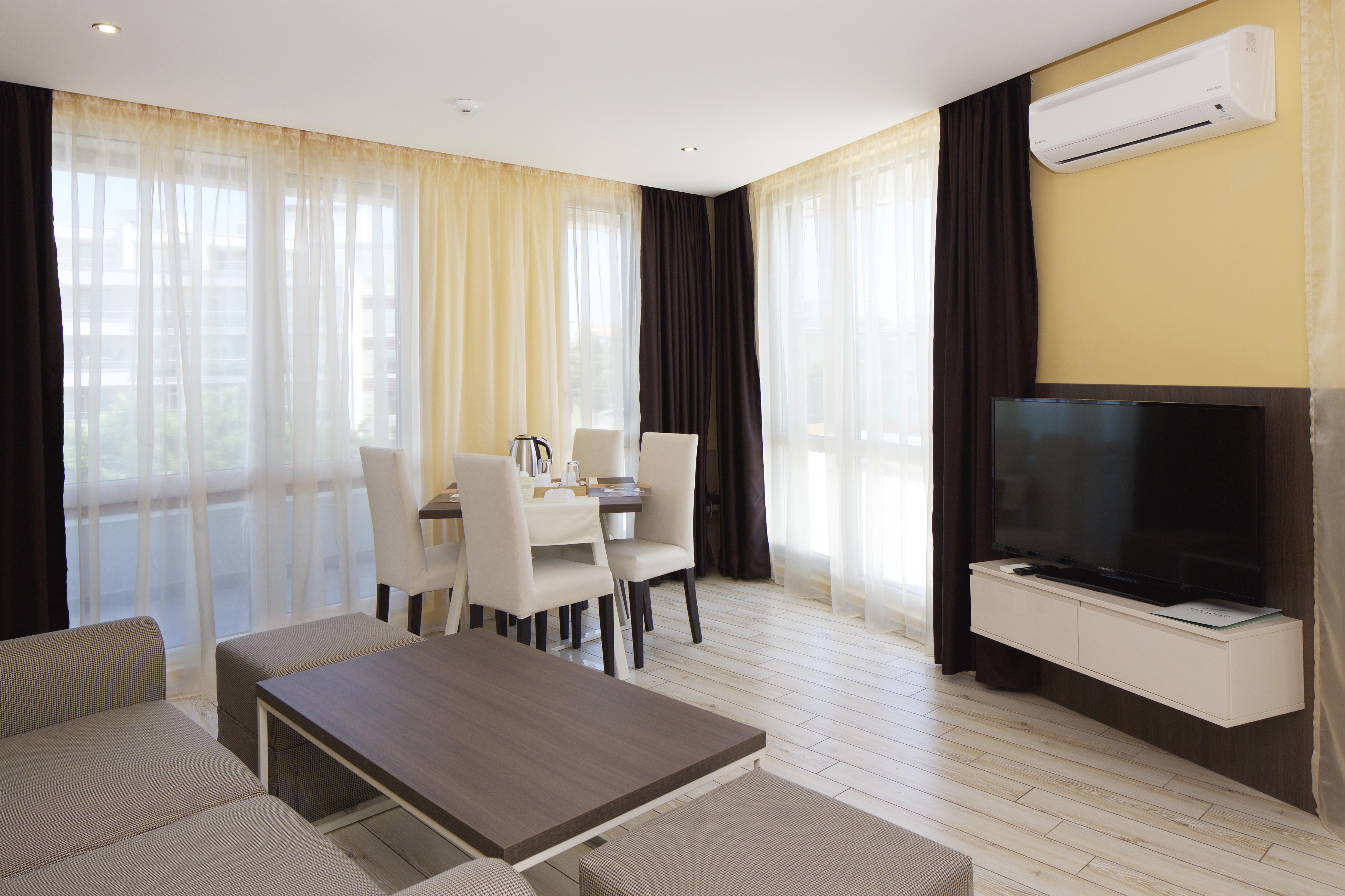 Paradiso 4*